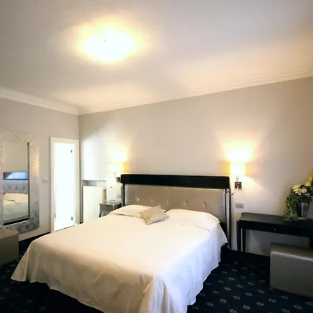 Hotel Sangallo 3*