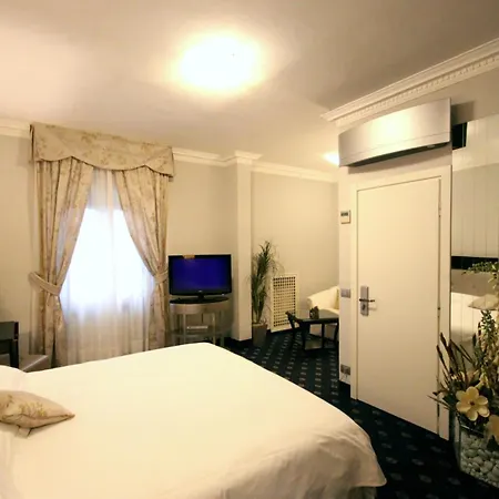 Hotel Sangallo 3*